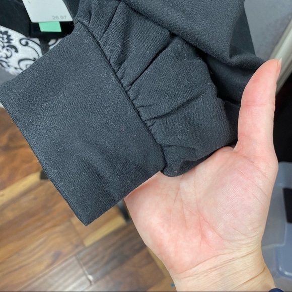 ABOUND
Cozy Crew Neck Cropped Sweatshirt In Black - Picture 8 of 12